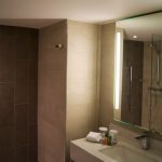 Hilton Edinburgh Carlton Bathroom