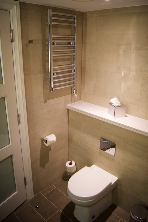 Hilton Edinburgh Carlton Bathroom