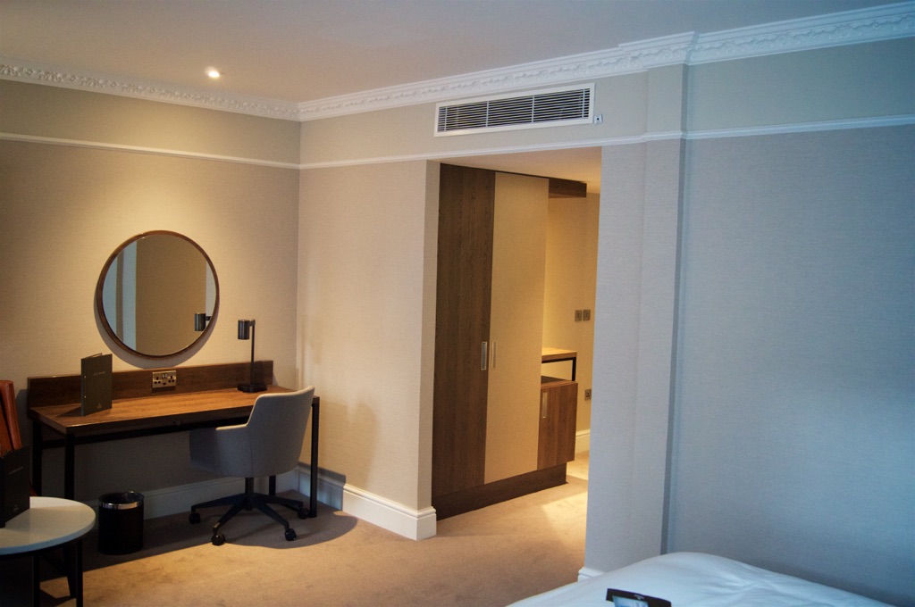Hilton Edinburgh Carlton Bedroom
